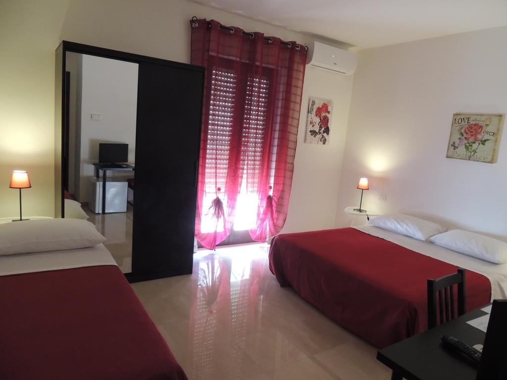 Hotel Domus Taranto Unica Sede Zimmer foto