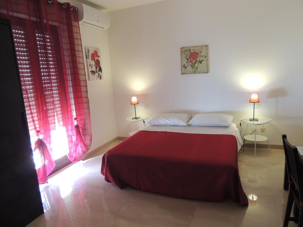 Hotel Domus Taranto Unica Sede Zimmer foto